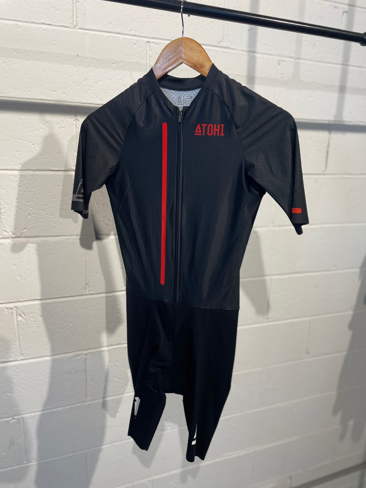 ATOHI | D-LITE | BLACK (RED STRIPE) | TRIATHLON SUIT